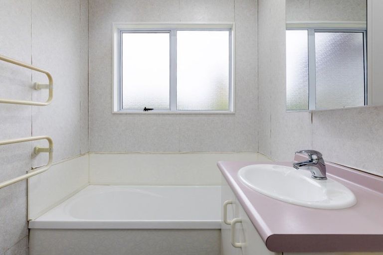 Photo of property in 82 Grace Crescent, Richmond Heights, Taupo, 3330