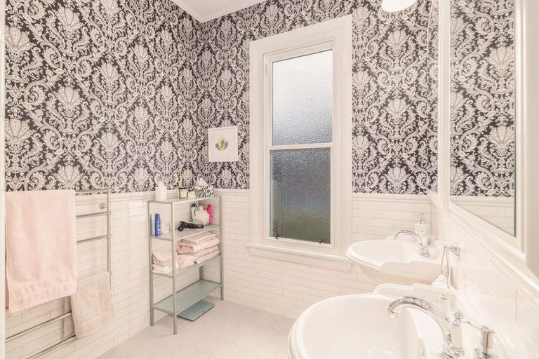 Photo of property in 69 Hackthorne Road, Cashmere, Christchurch, 8022