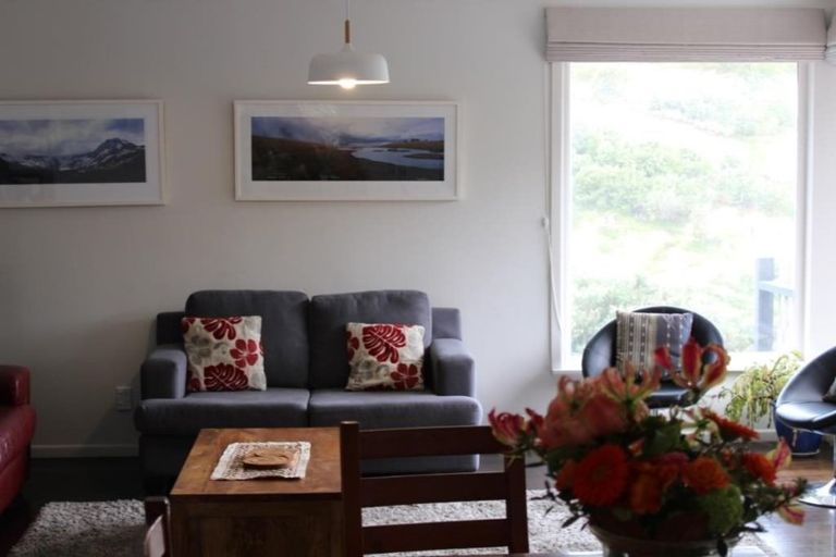 Photo of property in 18 Cave Road, Houghton Bay, Wellington, 6023