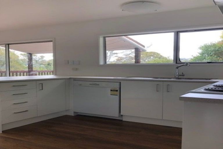 Photo of property in 2/56 Knightsbridge Drive, Forrest Hill, Auckland, 0620