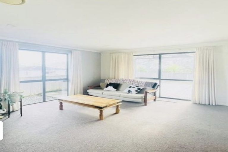 Photo of property in 70a Hobsonville Road, West Harbour, Auckland, 0618