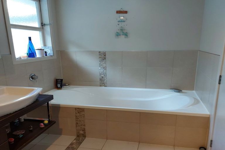 Photo of property in 115 Monarch Avenue, Hillcrest, Auckland, 0627