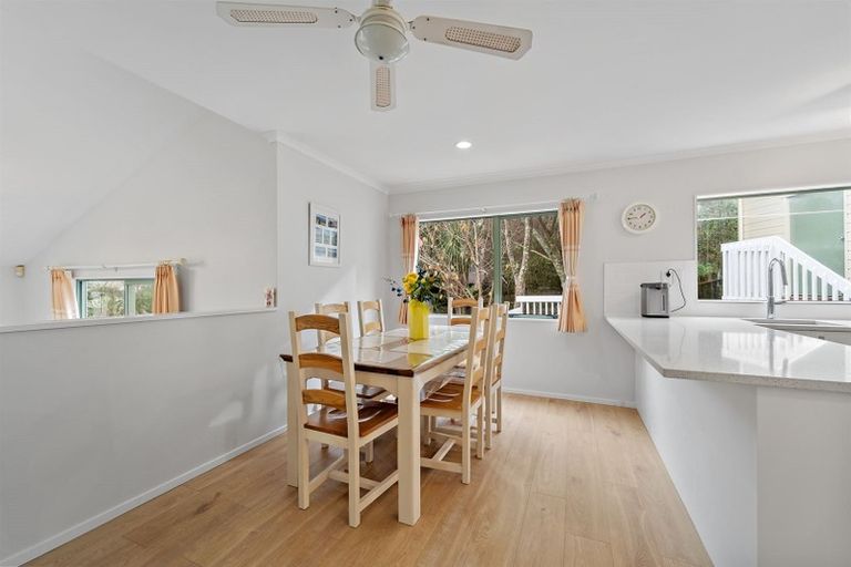 Photo of property in 32a Deverell Place, Northcross, Auckland, 0632