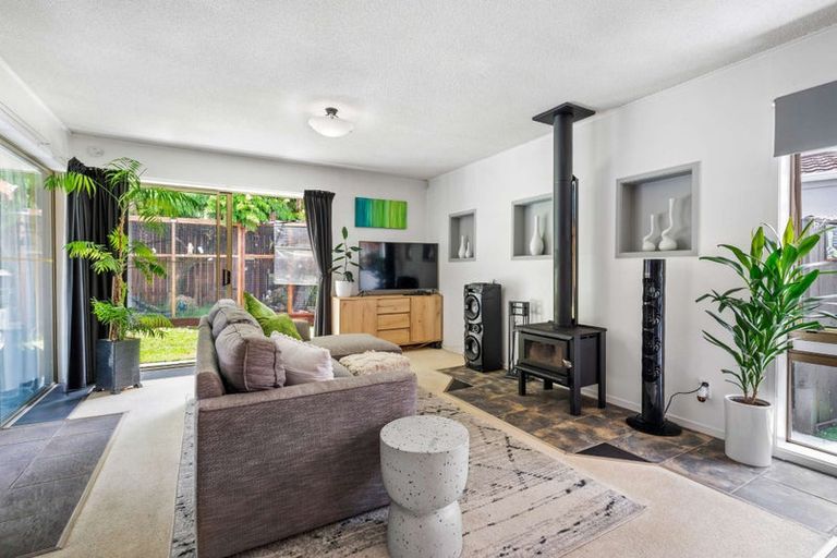 Photo of property in 24 Hedge Row, Sunnyhills, Auckland, 2010