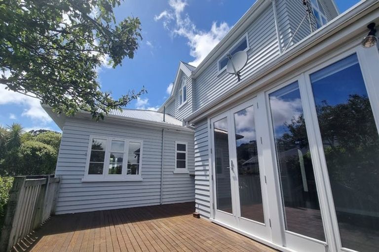 Photo of property in 41 Farm Road, Northland, Wellington, 6012