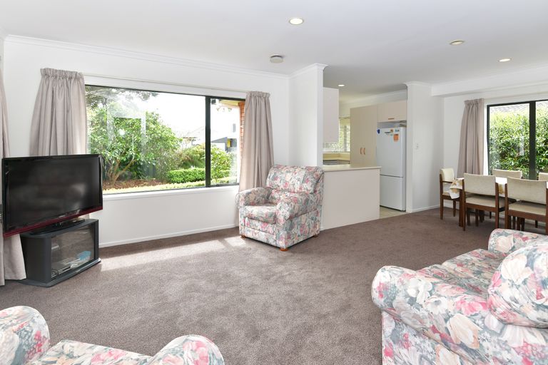 Photo of property in 29 Doment Crescent, Orewa, 0931