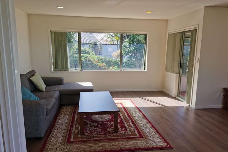 Photo of property in 1/10 Burford Place, Mellons Bay, Auckland, 2014