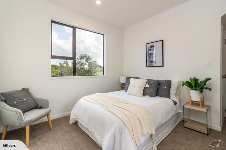 Photo of property in 122 Mccormacks Bay Road, Redcliffs, Christchurch, 8081