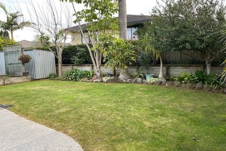 Photo of property in 3 Berkshire Terrace, Massey, Auckland, 0614