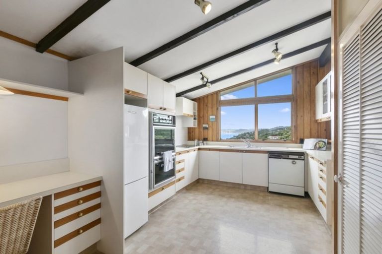 Photo of property in 16 Hibiscus Grove, Maungaraki, Lower Hutt, 5010