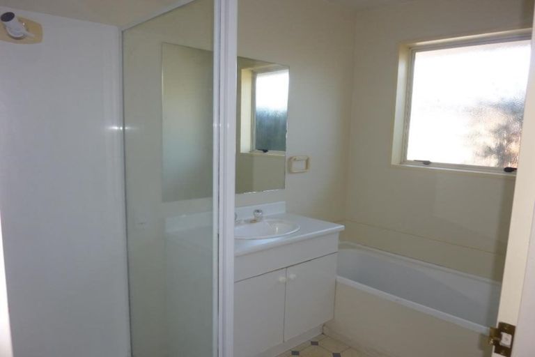 Photo of property in 2/30 Newnham Terrace, Upper Riccarton, Christchurch, 8041