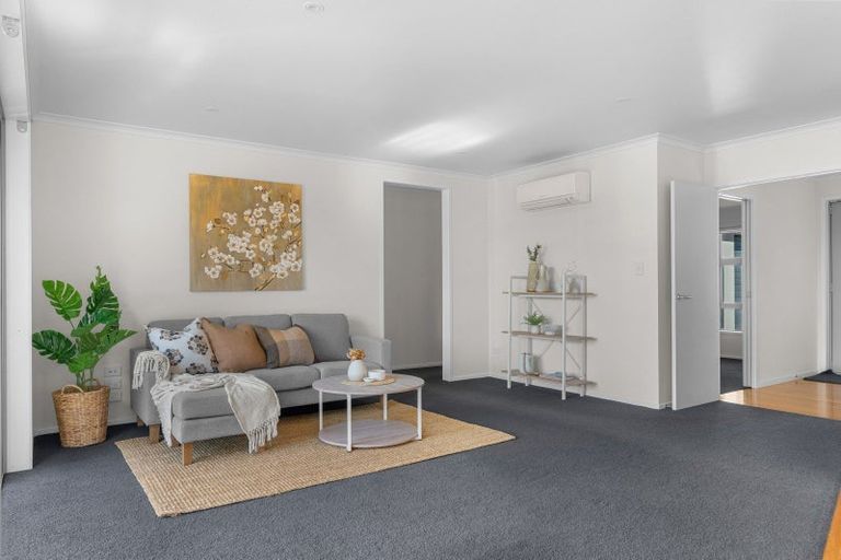 Photo of property in 33 Karoro Road, One Tree Point, 0118