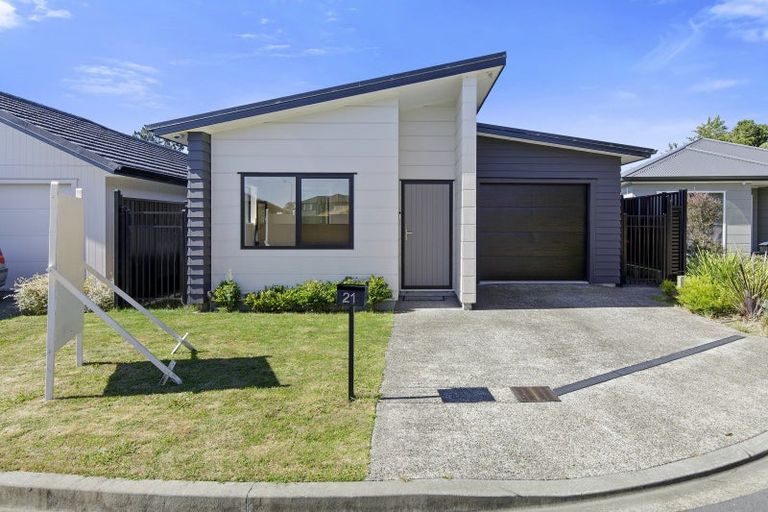 Photo of property in 21 Thornbury Lane, Timberlea, Upper Hutt, 5018