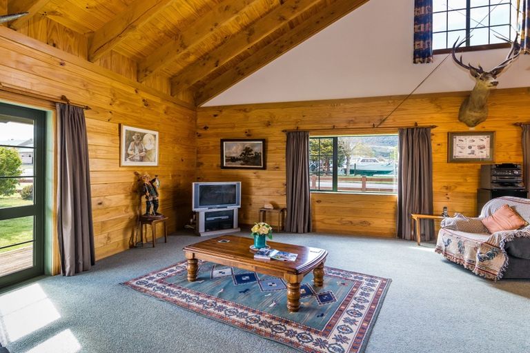 Photo of property in 2 Par Place, Kinloch, Taupo, 3377