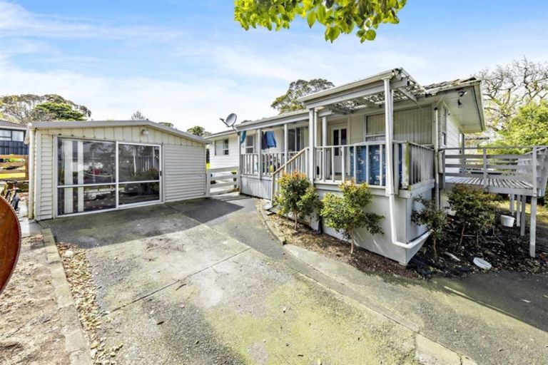 Photo of property in 14 Frobisher Way, Clendon Park, Auckland, 2103