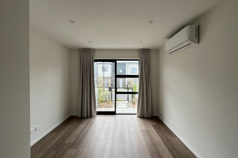 Photo of property in 15 Jabuka Street, Glen Eden, Auckland, 0602