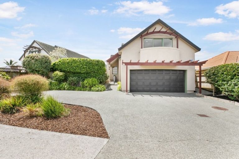 Photo of property in 2/6 Pat O'connor Place, Manurewa, Auckland, 2105