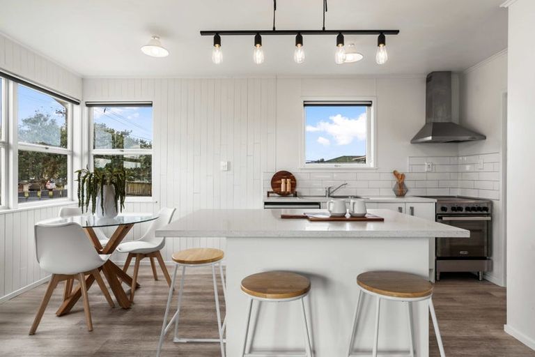 Photo of property in 55 Larnoch Road, Henderson, Auckland, 0610