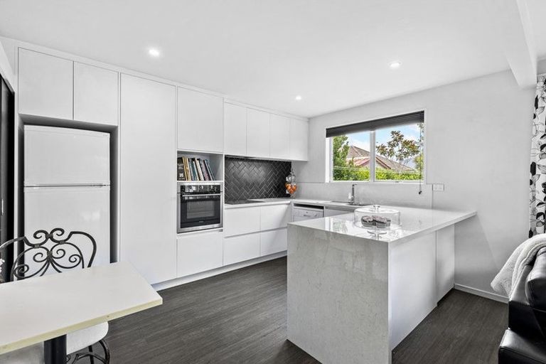 Photo of property in 2/1 Delaware Crescent, Russley, Christchurch, 8042