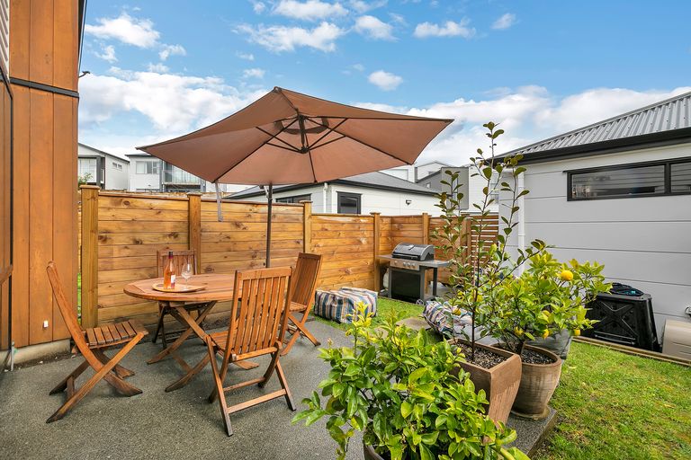 Photo of property in 136 Hobsonville Road, Hobsonville, Auckland, 0618