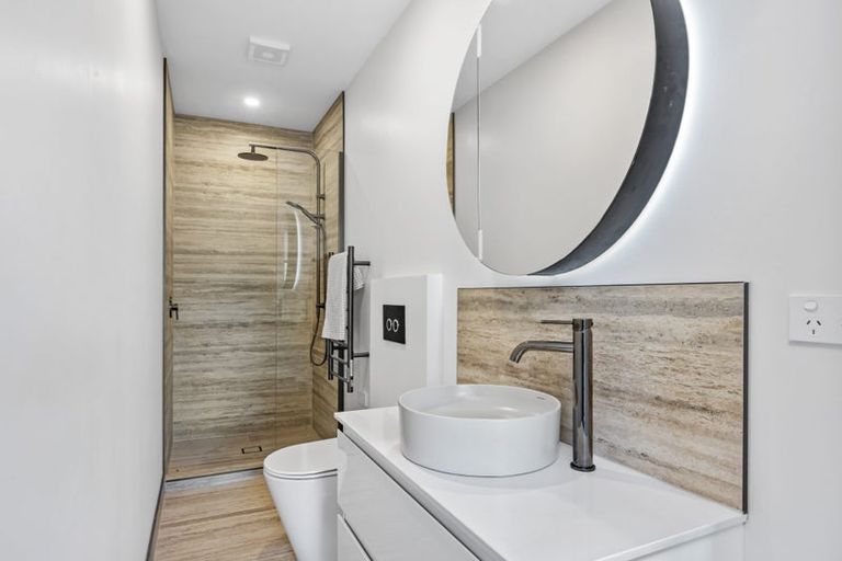 Photo of property in 2/26 Salem Place, Torbay, Auckland, 0630