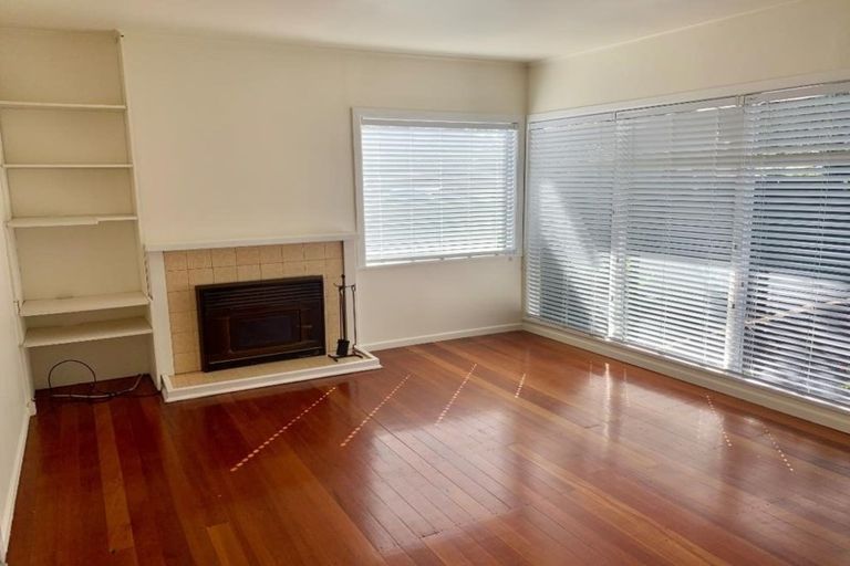 Photo of property in 2/164 Forrest Hill Road, Forrest Hill, Auckland, 0620