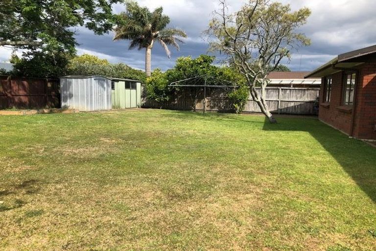 Photo of property in 8 Donzella Place, Conifer Grove, Takanini, 2112