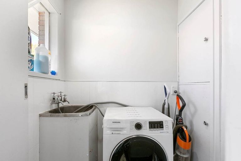 Photo of property in 2/2 Chevis Place, Pakuranga, Auckland, 2010