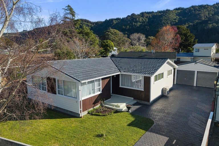 Photo of property in 51 Holdsworth Avenue, Trentham, Upper Hutt, 5018