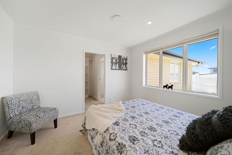 Photo of property in 12 Regis Park Drive, Pukekohe, 2120