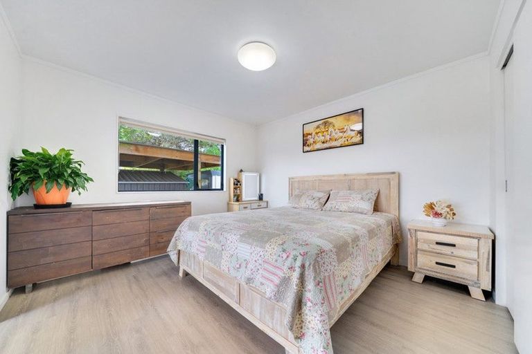 Photo of property in 15a Gossamer Drive, Pakuranga Heights, Auckland, 2010
