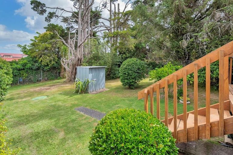 Photo of property in 1/8 Westward Ho, Glen Eden, Auckland, 0602