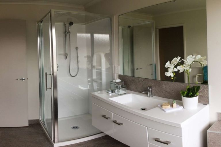 Photo of property in 37 Rainey Crescent, Papamoa Beach, Papamoa, 3118