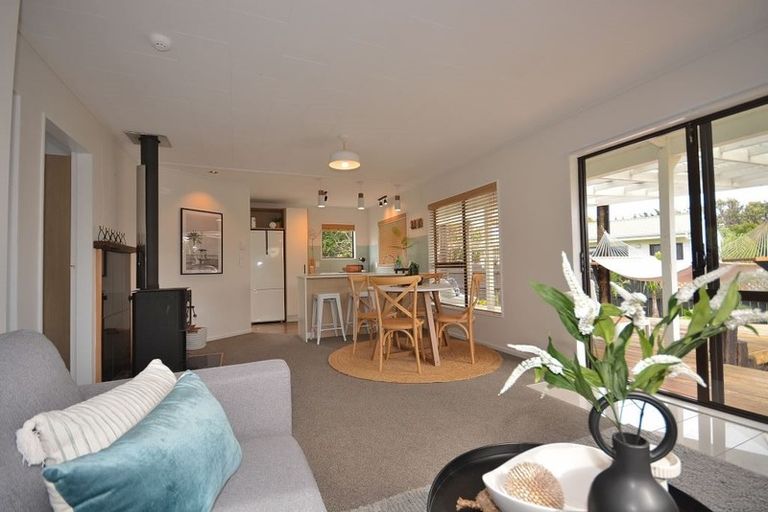 Photo of property in 2 Island View Terrace, Waikanae Beach, Waikanae, 5036