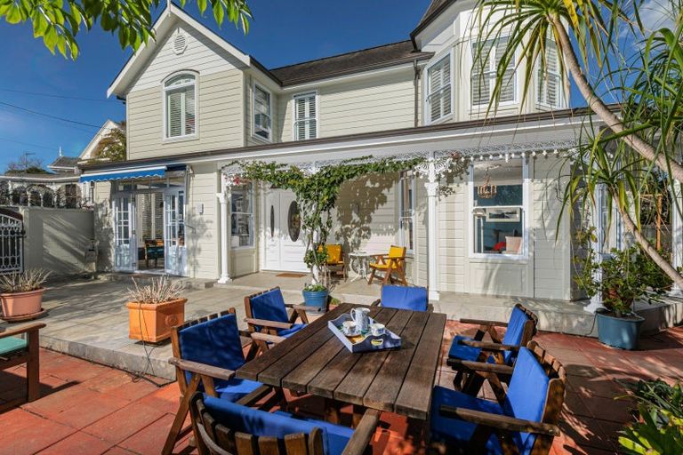 Photo of property in 43 Stanley Point Road, Stanley Point, Auckland, 0624