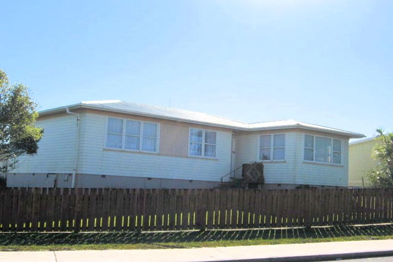 Photo of property in 10 Belgrave Place, Papakura, 2110