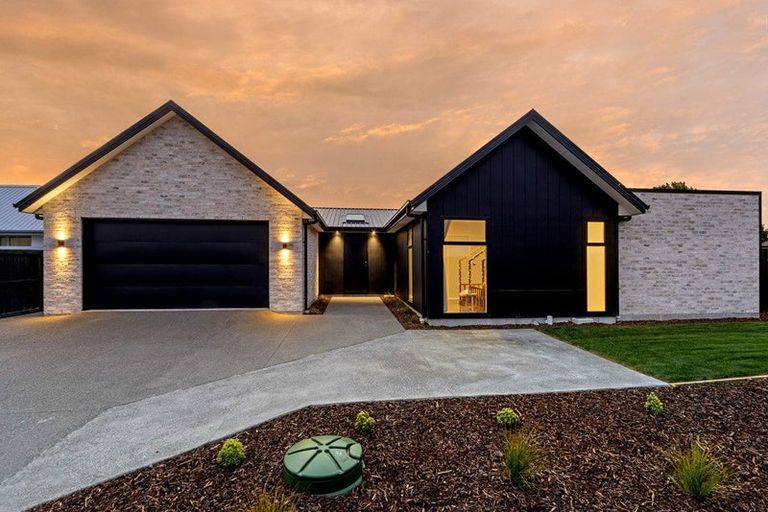 Photo of property in 14 Ferbane Way, Halswell, Christchurch, 8025