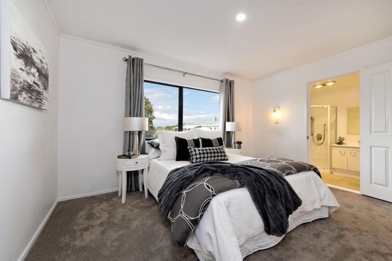 Photo of property in 2/7 Te Atatu Road, Te Atatu South, Auckland, 0610