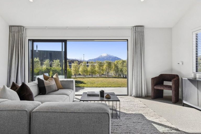 Photo of property in 1 Sorrel Street, Albert Town, Wanaka, 9305