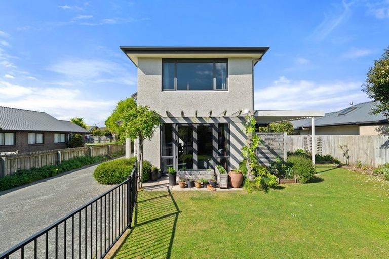 Photo of property in 75 Sarabande Avenue, Redwood, Christchurch, 8051