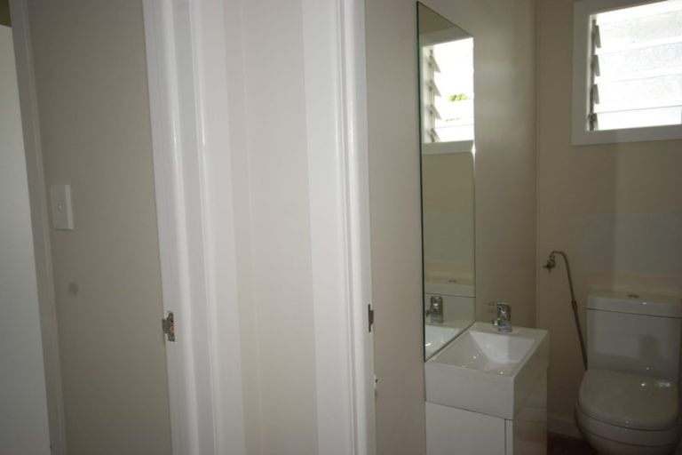 Photo of property in 100 Oakdale Road, Mount Roskill, Auckland, 1041