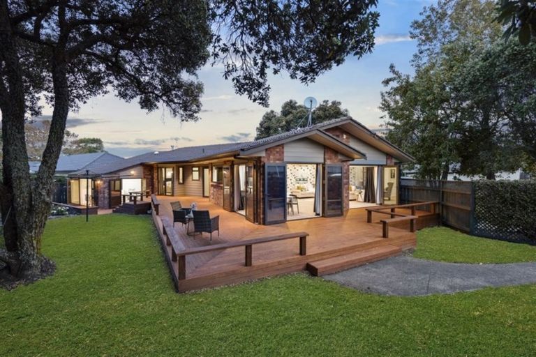 Photo of property in 37 Parkhill Road, Mellons Bay, Auckland, 2014