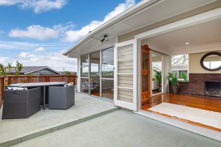 Photo of property in 1/46 Sunnynook Road, Sunnynook, Auckland, 0620