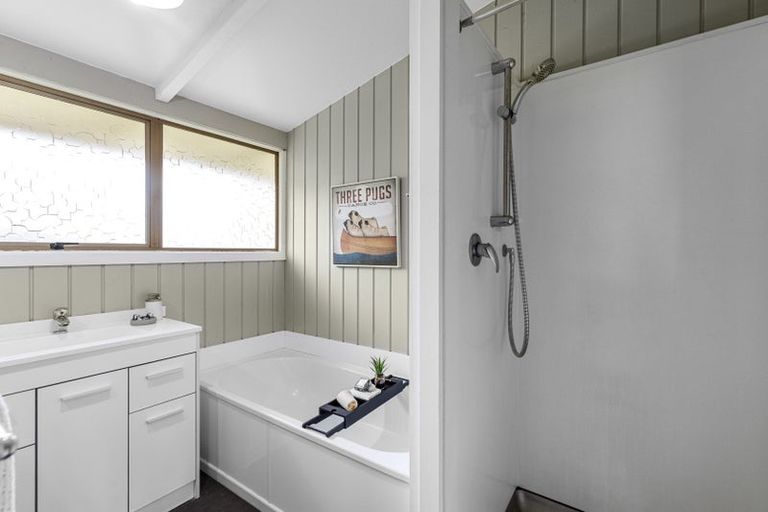 Photo of property in 2 Holloway Place, Forest Lake, Hamilton, 3200