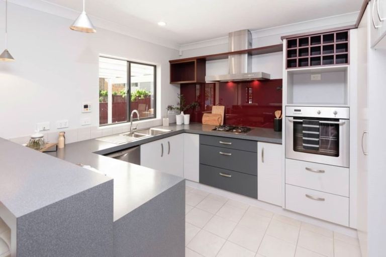 Photo of property in 52 Baverstock Road, Flat Bush, Auckland, 2016