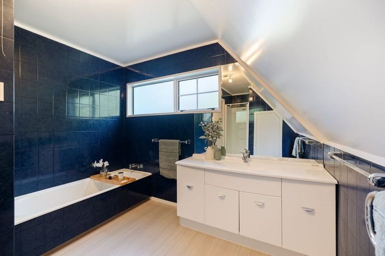 Photo of property in 70 Landsdowne Terrace, Cashmere, Christchurch, 8022