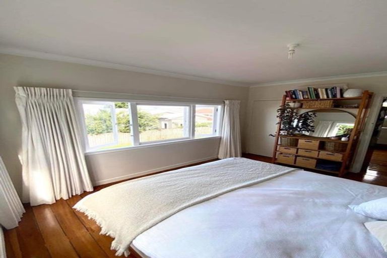 Photo of property in 1/30a Old Lake Road, Narrow Neck, Auckland, 0624