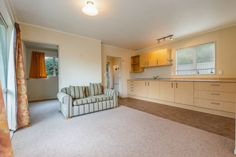 Photo of property in 86 Wikiriwhi Crescent, Awapuni, Palmerston North, 4412