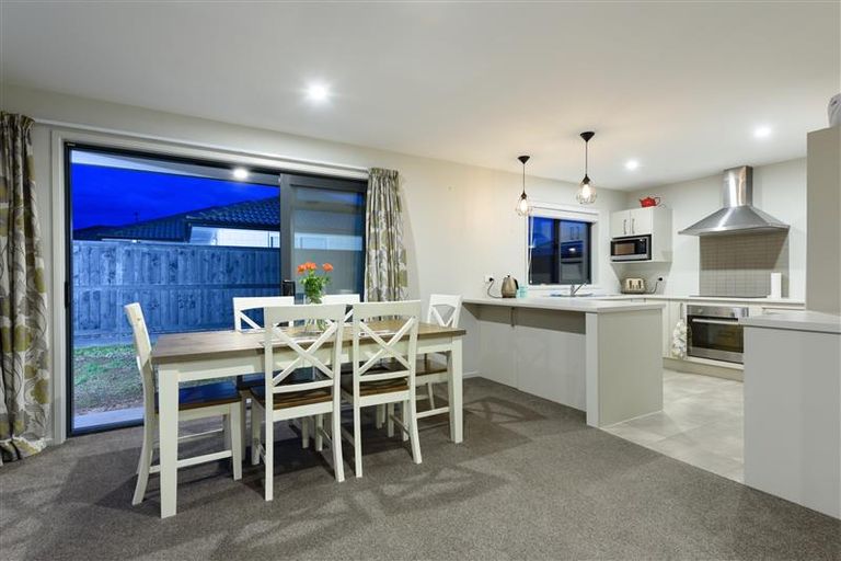 Photo of property in 18 Cupples Street, Papamoa Beach, Papamoa, 3118