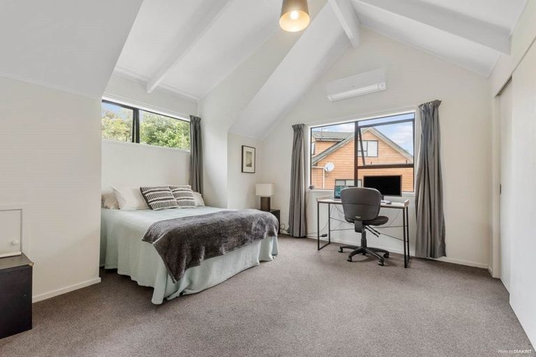 Photo of property in 2/19 Bowman Road, Forrest Hill, Auckland, 0620